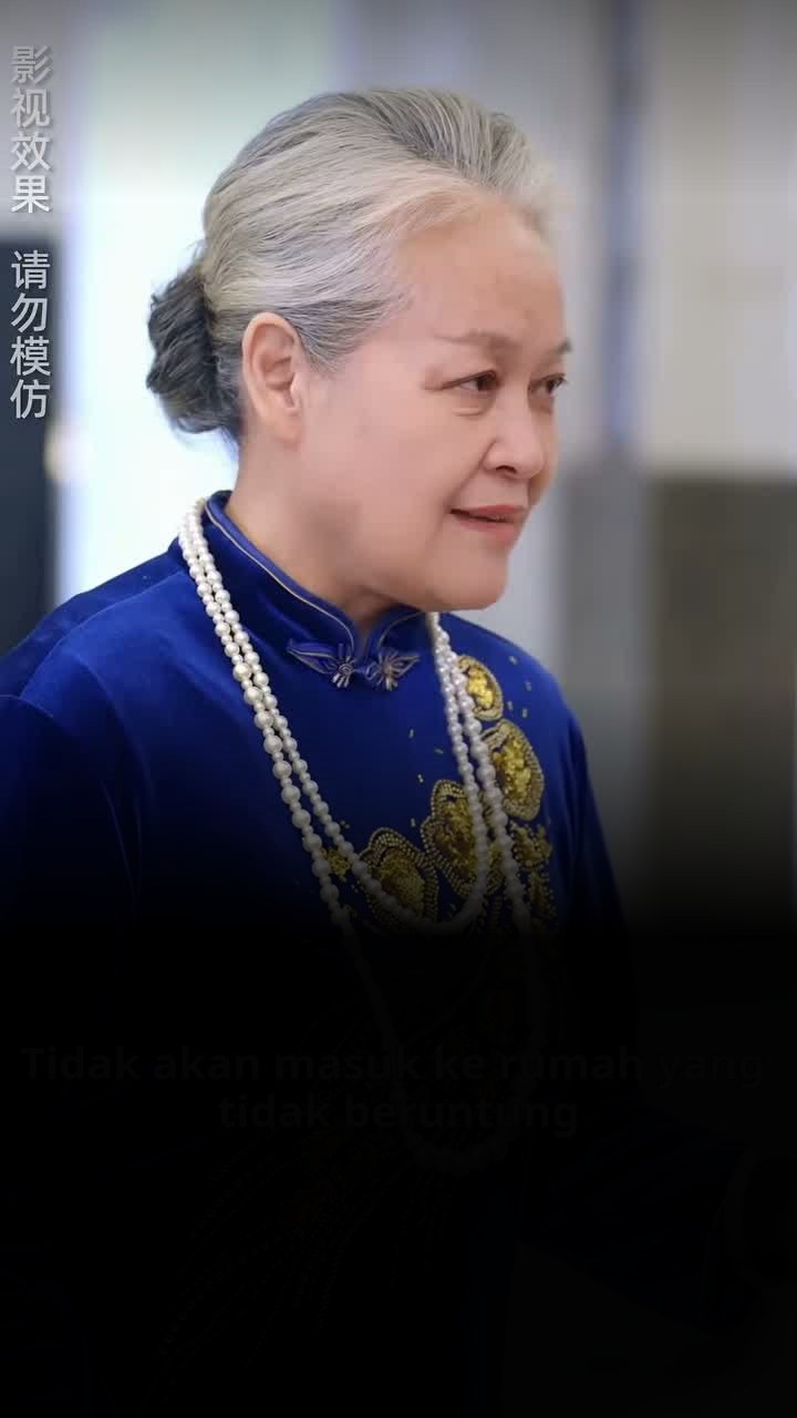 Usai diputus tunangan di pernikahan, ia dipilih nenek C