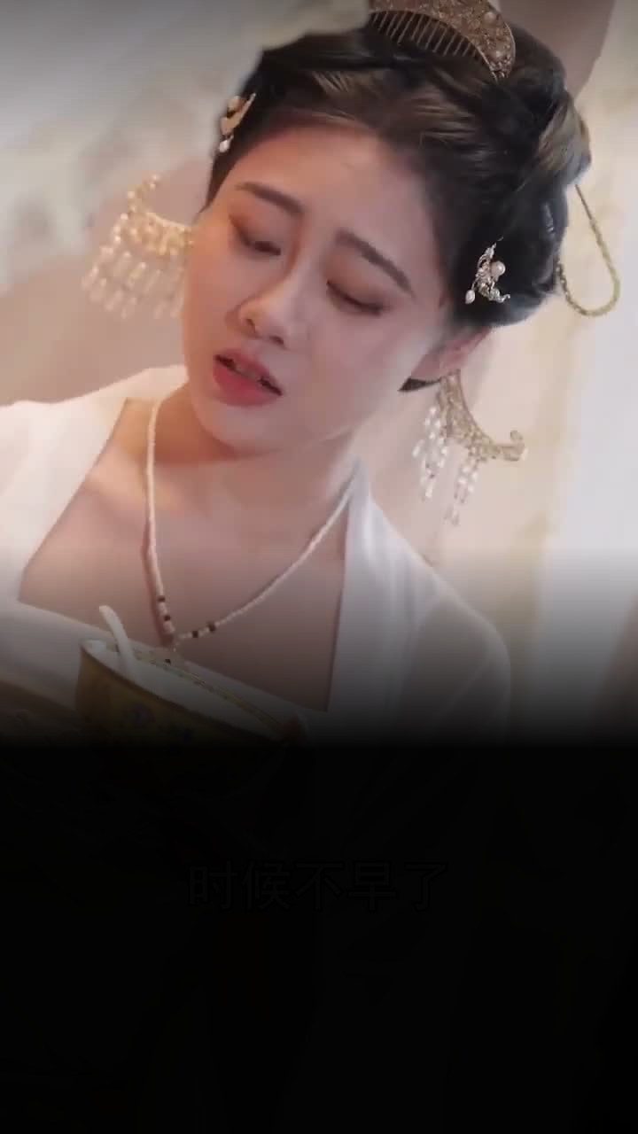 👉皇上穿越到现代成公司小职员，用帝王手段处理职场难题，竟撞见前世毒杀自己的仇人成了顶头上司！💗最新短劇古装复仇短劇逆襲重生短劇推薦